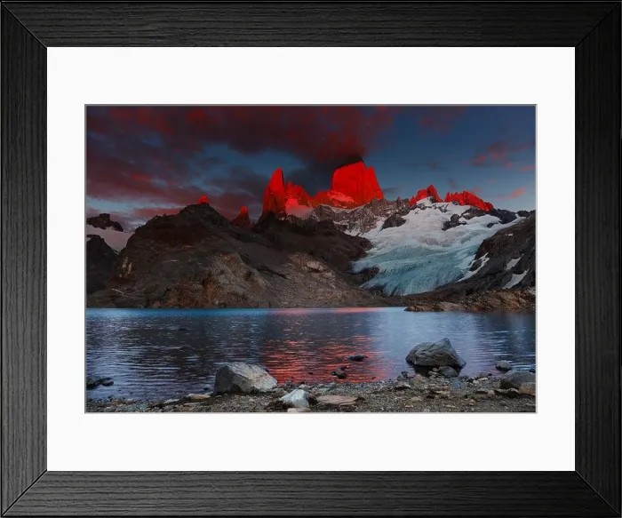 Framed Print : Laguna de Los Tres and mount Fitz Roy, Dramatical sunrise, Patagonia, Argentina Framed Print : Laguna de Los Tres and mount Fitz Roy, Dramatical sunrise, Patagonia, Argentina