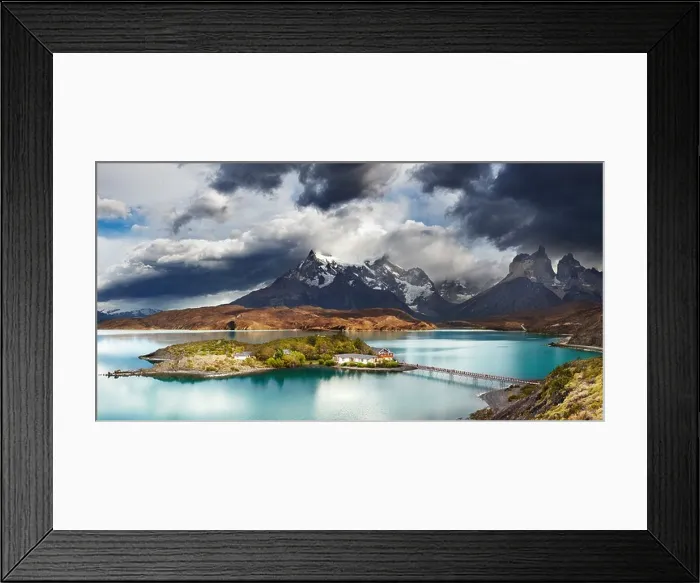 Framed Print : Torres del Paine National Park, Lake Pehoe and Cuernos mountains, Patagonia, Chile Framed Print : Torres del Paine National Park, Lake Pehoe and Cuernos mountains, Patagonia, Chile