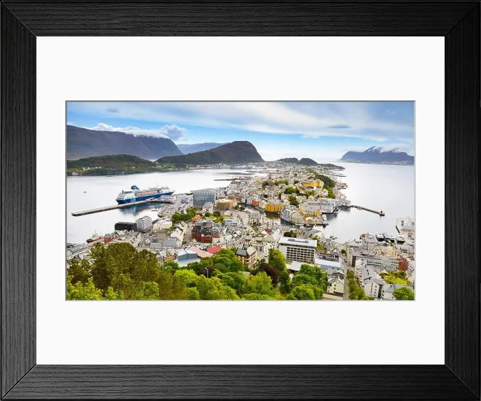 Framed Print : Alesund, More og Romsdal, Norway Framed Print : Alesund, More og Romsdal, Norway