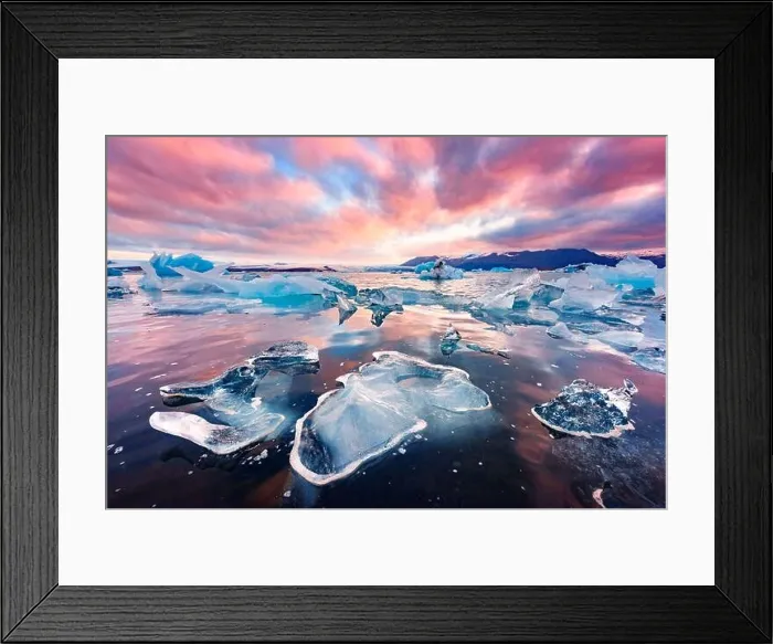 Framed Print : Incredible landscape with icebergs in Jokulsarlon glacial lagoon. Vatnajokull National Park, southeast Iceland, Europe Framed Print : Incredible landscape with icebergs in Jokulsarlon glacial lagoon. Vatnajokull National Park, southeast Iceland, Europe
