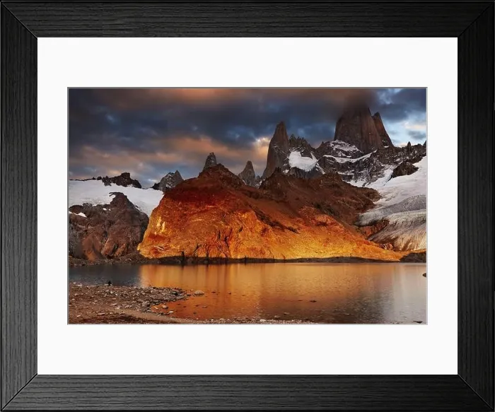 Framed Print : Laguna de Los Tres and mount Fitz Roy, Dramatical sunrise, Patagonia, Argentina Framed Print : Laguna de Los Tres and mount Fitz Roy, Dramatical sunrise, Patagonia, Argentina