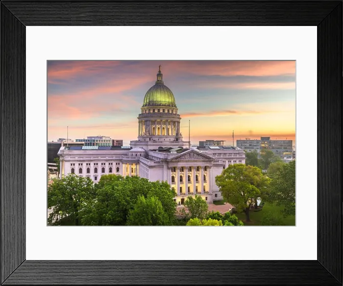 Framed Print : Madison, Wisconsin, USA cityscape over the state capitol building at twilight Framed Print : Madison, Wisconsin, USA cityscape over the state capitol building at twilight