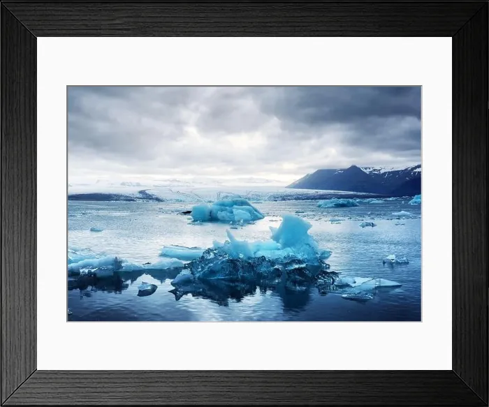 Framed Print : Gorgeous evening landscape with floating icebergs in Jokulsarlon glacier lagoon, Iceland Framed Print : Gorgeous evening landscape with floating icebergs in Jokulsarlon glacier lagoon, Iceland