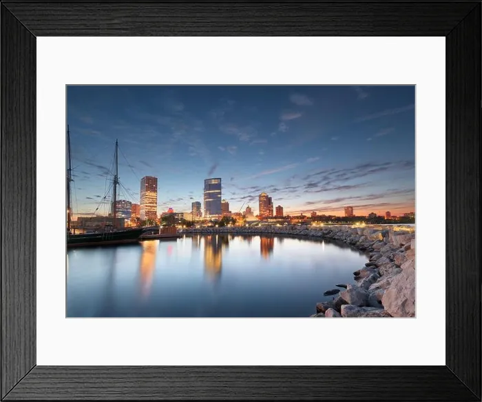 Framed Print : Milwaukee, Wisconsin, USA downtown city skyline on Lake Michigan at sunset Framed Print : Milwaukee, Wisconsin, USA downtown city skyline on Lake Michigan at sunset
