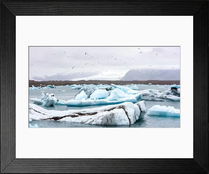 Framed Print : Gorgeous landscape with floating icebergs in Jokulsarlon glacier lagoon, Iceland Framed Print : Gorgeous landscape with floating icebergs in Jokulsarlon glacier lagoon, Iceland