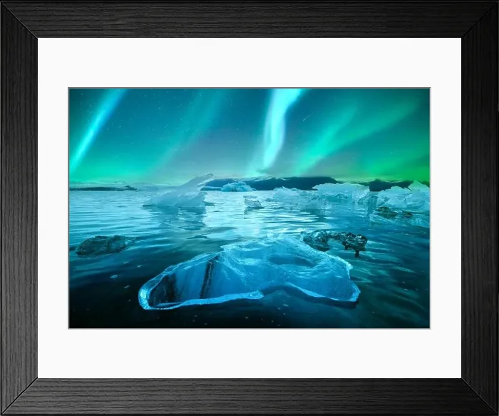Framed Print : Aurora borealis northen light and icebergs in Jokulsarlon glacial lagoon. Vatnajokull National Park, southeast Iceland, Europe. Landscape photography Framed Print : Aurora borealis northen light and icebergs in Jokulsarlon glacial lagoon. Vatnajokull National Park, southeast Iceland, Europe. Landscape photography
