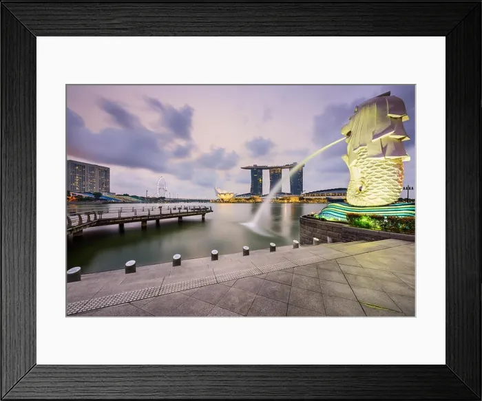 Framed Print : The Merlion fountain at Marina Bay in Singapore Framed Print : The Merlion fountain at Marina Bay in Singapore