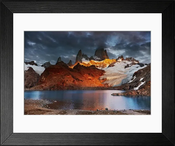 Framed Print : Laguna de Los Tres and mount Fitz Roy, Dramatical sunrise, Patagonia, Argentina Framed Print : Laguna de Los Tres and mount Fitz Roy, Dramatical sunrise, Patagonia, Argentina