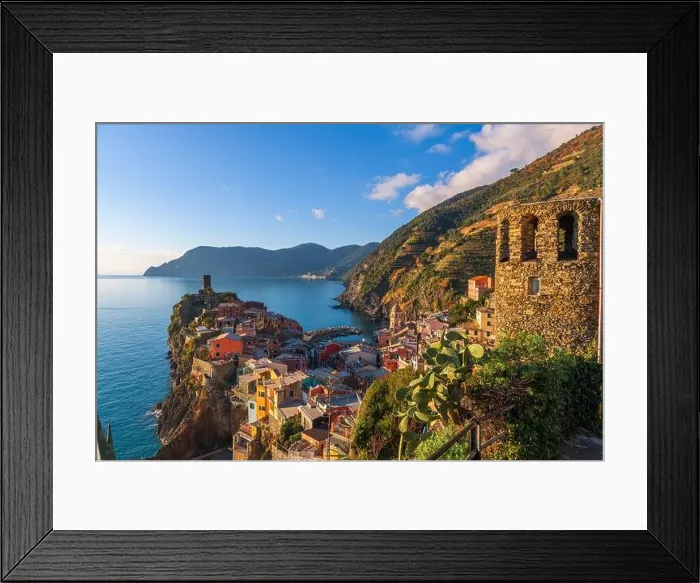 Framed Print : Vernazza, La Spezia, Liguria, Italy in the Cinque Terre region in the afternoon