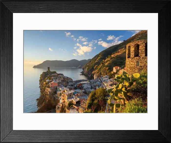 Framed Print : Vernazza, La Spezia, Liguria, Italy in the Cinque Terre region in the afternoon Framed Print : Vernazza, La Spezia, Liguria, Italy in the Cinque Terre region in the afternoon