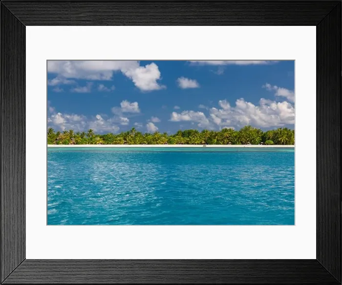 Framed Print : Beautiful Maldivian atoll with white beach seen from the sea. Tropical lagoon and island paradise Framed Print : Beautiful Maldivian atoll with white beach seen from the sea. Tropical lagoon and island paradise
