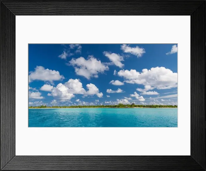 Framed Print : Beautiful Maldivian atoll with white beach seen from the sea. Tropical lagoon and island paradise Framed Print : Beautiful Maldivian atoll with white beach seen from the sea. Tropical lagoon and island paradise