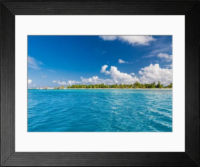 Framed Print : Beautiful Maldivian atoll with white beach seen from the sea. Tropical lagoon and island paradise Framed Print : Beautiful Maldivian atoll with white beach seen from the sea. Tropical lagoon and island paradise