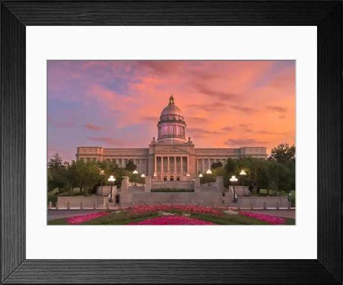Framed Print : Frankfort, Kentucky, USA with the Kentucky State Capitol at dusk Framed Print : Frankfort, Kentucky, USA with the Kentucky State Capitol at dusk