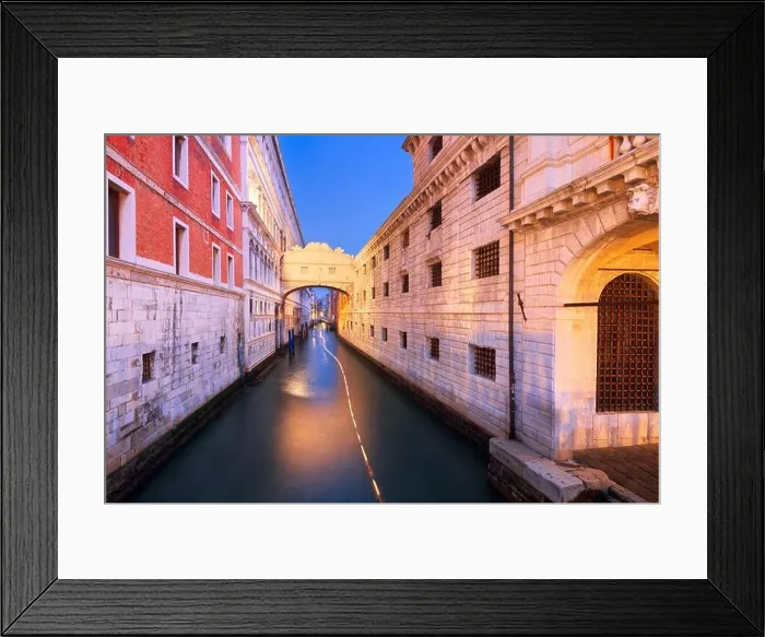 Framed Print : Bridge of Sighs in Venice, Italy at blue hour Framed Print : Bridge of Sighs in Venice, Italy at blue hour
