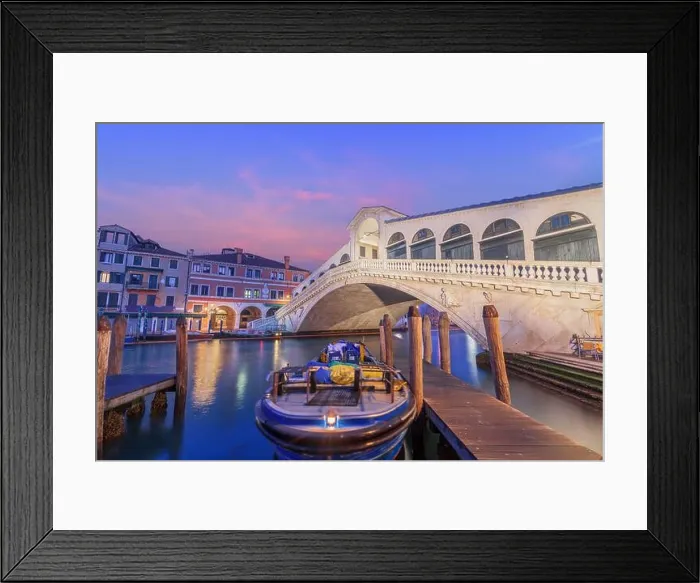 Framed Print : Venice, Italy at the Rialto Bridge over the Grand Canal at twilight Framed Print : Venice, Italy at the Rialto Bridge over the Grand Canal at twilight