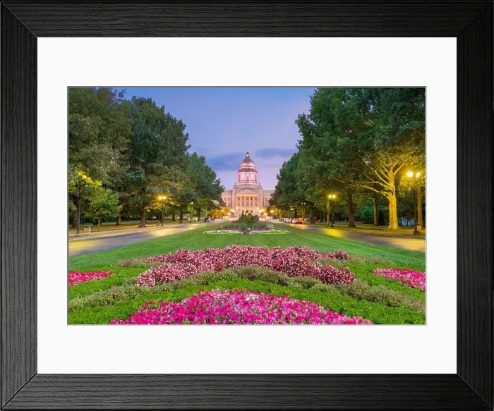 Framed Print : Frankfort, Kentucky, USA with the Kentucky State Capitol at dusk Framed Print : Frankfort, Kentucky, USA with the Kentucky State Capitol at dusk