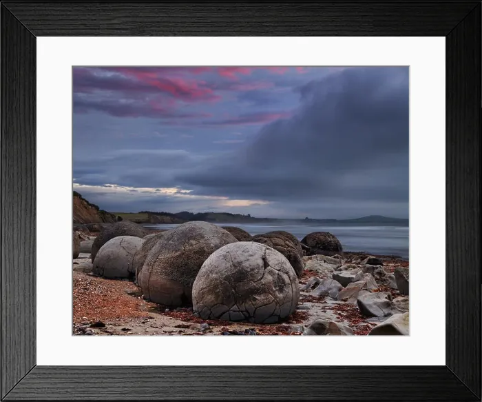 Framed Print : Moeraki Boulders at sunrise, South Island, New Zealand