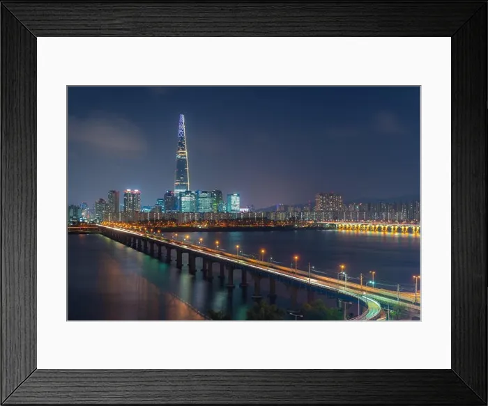 Framed Print : Twilight sunset at Han river with city in Seoul, South Korea Framed Print : Twilight sunset at Han river with city in Seoul, South Korea
