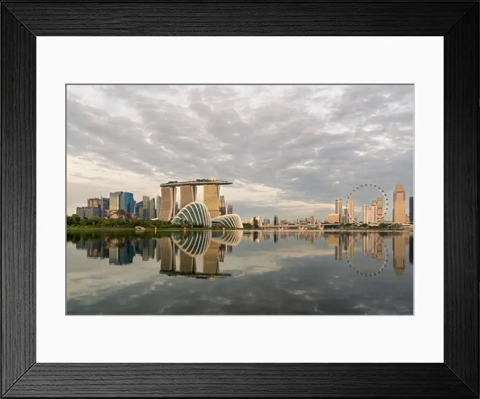 Framed Print : Singapore skyline, Singapore Marina bay in morning, Singapore with reflection Framed Print : Singapore skyline, Singapore Marina bay in morning, Singapore with reflection