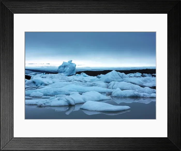 Framed Print : Icebergs in Fjallsarlon glacial lagoon. Vatnajokull National Park, southeast Iceland, Europe Framed Print : Icebergs in Fjallsarlon glacial lagoon. Vatnajokull National Park, southeast Iceland, Europe