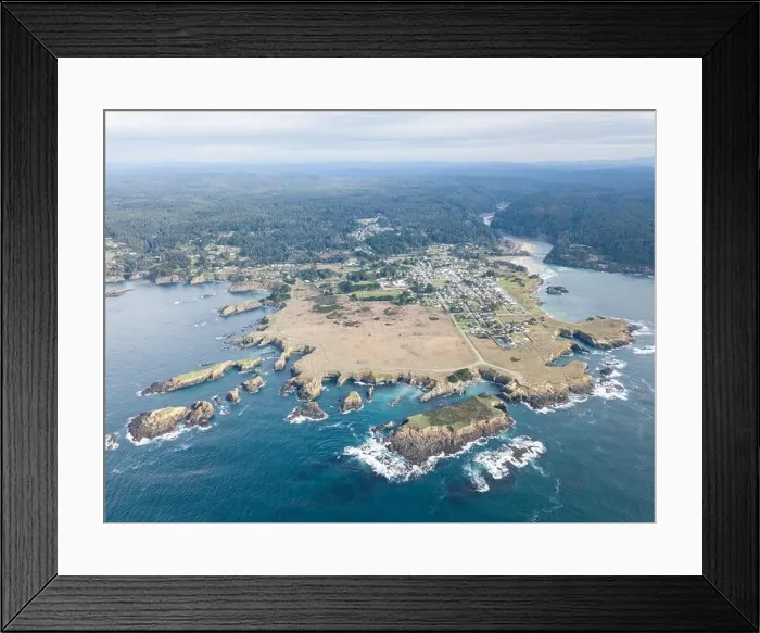 Framed Print : The cold water of the Pacific Ocean washes onto the coast of Mendocino in Northern California. This coastal part of the U.S. is incredibly beautiful Framed Print : The cold water of the Pacific Ocean washes onto the coast of Mendocino in Northern California. This coastal part of the U.S. is incredibly beautiful