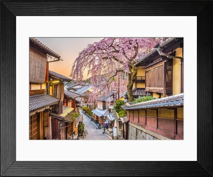 Framed Print : Kyoto, Japan springtime at the historic Higashiyama distirct Framed Print : Kyoto, Japan springtime at the historic Higashiyama distirct