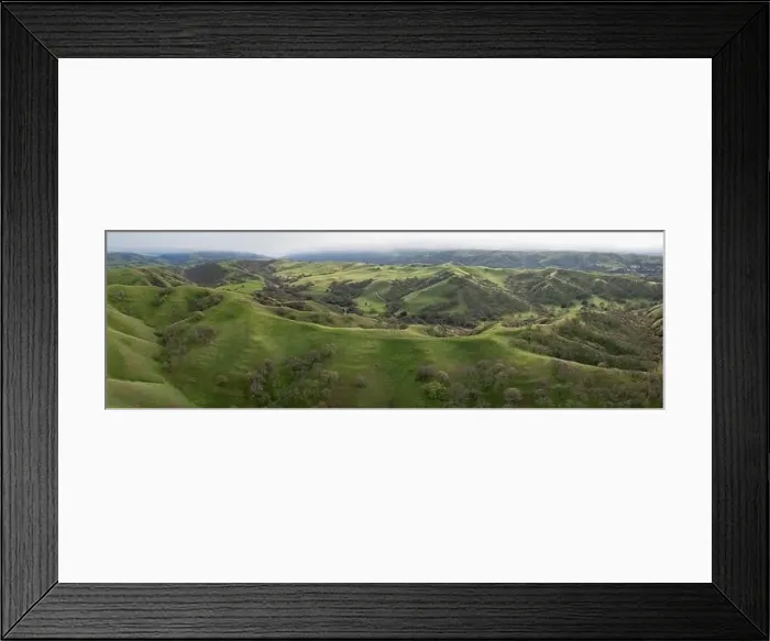 Framed Print : New green grass covers the scenic, rolling hills and valleys of the tri-valley area of Northern California, just east of San Francisco Bay Framed Print : New green grass covers the scenic, rolling hills and valleys of the tri-valley area of Northern California, just east of San Francisco Bay