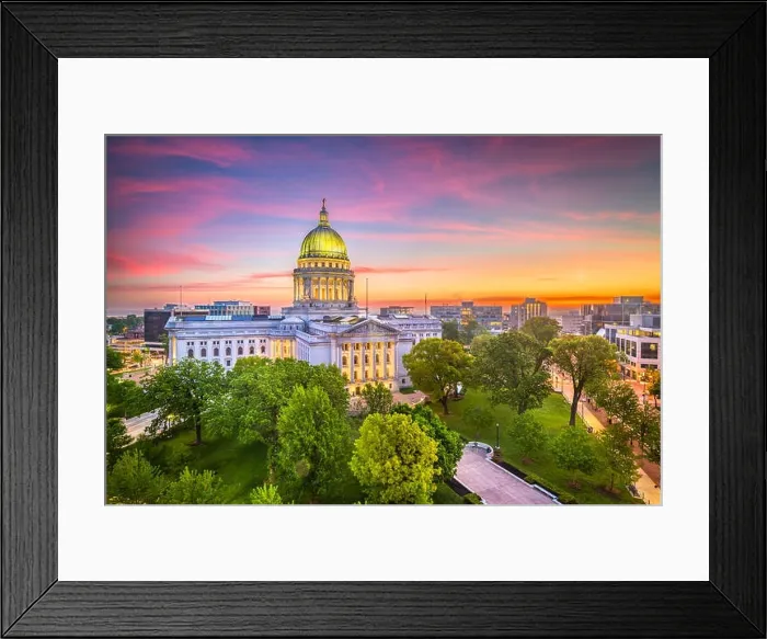 Framed Print : Madison, Wisconsin, USA state capitol building at dusk Framed Print : Madison, Wisconsin, USA state capitol building at dusk