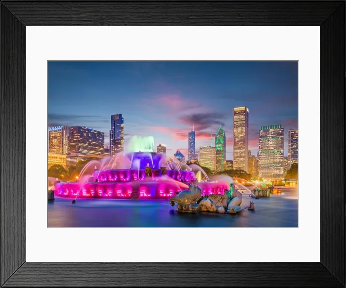 Framed Print : Chicago, Illinois, USA skyline from Buckingham Fountain at dusk Framed Print : Chicago, Illinois, USA skyline from Buckingham Fountain at dusk