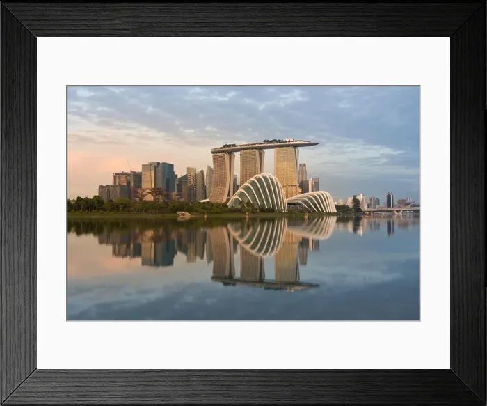 Framed Print : Landscape of the Singapore financial district in Marina bay, Singapore Framed Print : Landscape of the Singapore financial district in Marina bay, Singapore