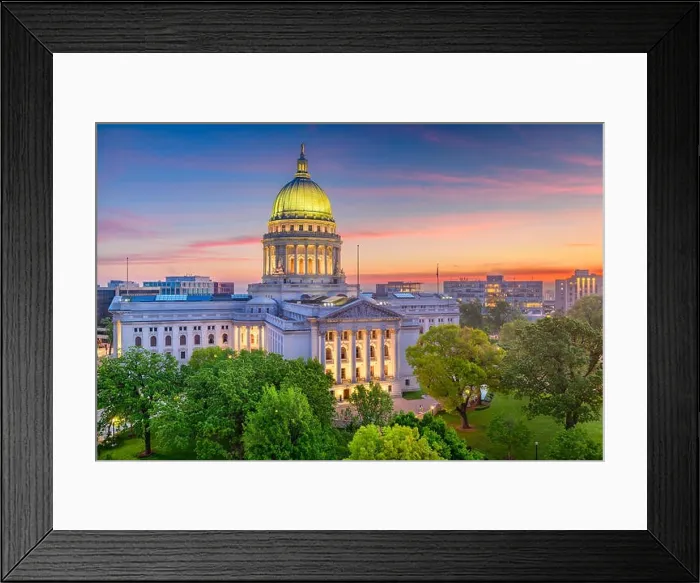Framed Print : Madison, Wisconsin, USA state capitol building at dusk Framed Print : Madison, Wisconsin, USA state capitol building at dusk