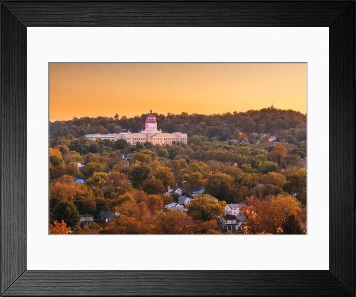 Framed Print : Frankfort, Kentucky, USA with the Kentucky State Capitol at dusk Framed Print : Frankfort, Kentucky, USA with the Kentucky State Capitol at dusk