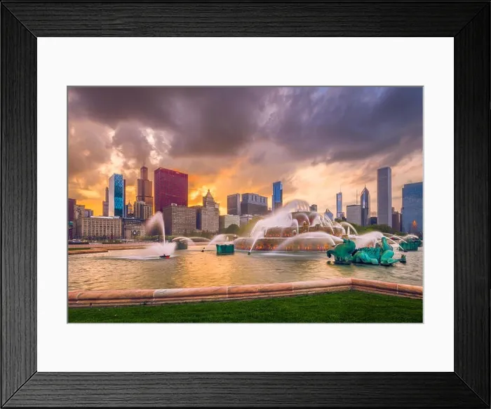 Framed Print : Chicago, Illinois, USA skyline from Buckingham Fountain at dusk Framed Print : Chicago, Illinois, USA skyline from Buckingham Fountain at dusk