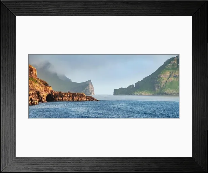 Framed Print : Dramatic view on Drangarnir and Tindholmur sea stacks Framed Print : Dramatic view on Drangarnir and Tindholmur sea stacks