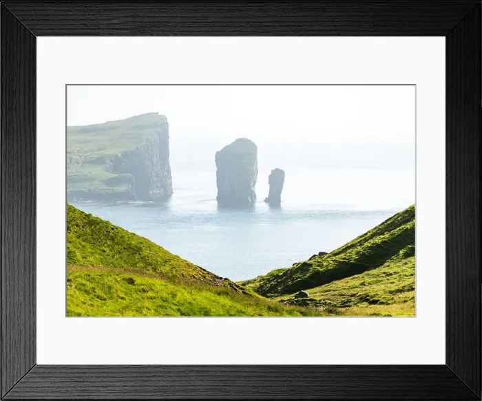Framed Print : Dramatic view on Drangarnir and Tindholmur sea stacks Framed Print : Dramatic view on Drangarnir and Tindholmur sea stacks