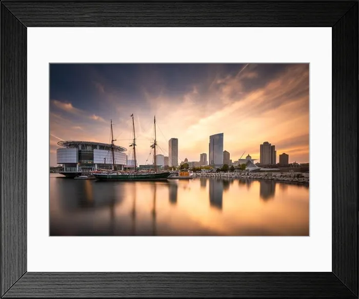 Framed Print : Milwaukee, Wisconsin, USA downtown city skyline on Lake Michigan at twilight Framed Print : Milwaukee, Wisconsin, USA downtown city skyline on Lake Michigan at twilight