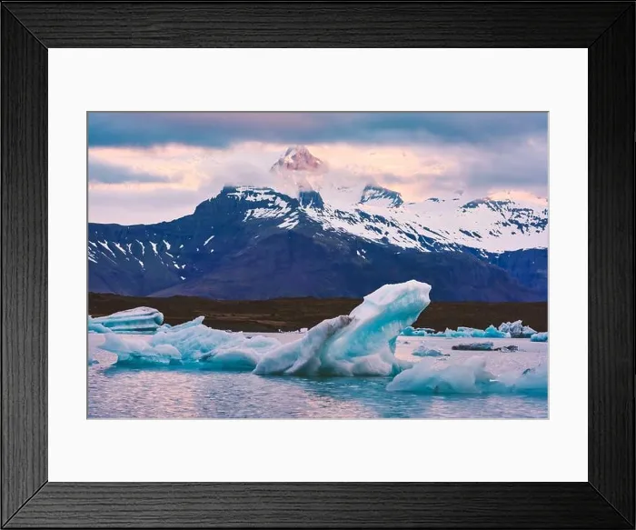 Framed Print : Icebergs in Jokulsarlon glacial lagoon. Vatnajokull National Park, southeast Iceland, Europe. Landscape photography Framed Print : Icebergs in Jokulsarlon glacial lagoon. Vatnajokull National Park, southeast Iceland, Europe. Landscape photography