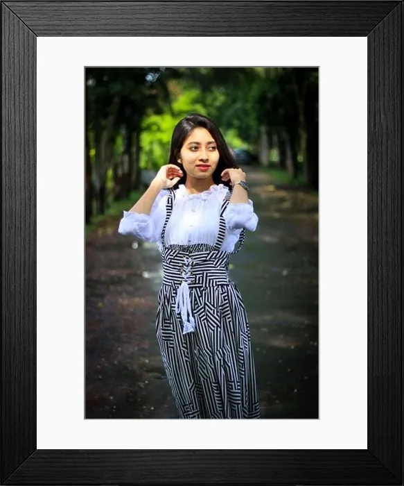 Framed Print : Pic of Magnificent Girl Framed Print : Pic of Magnificent Girl