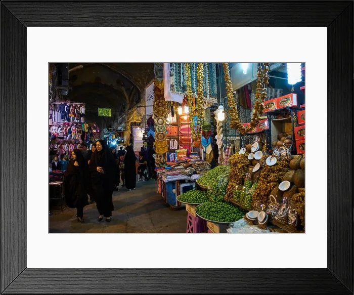 Framed Print : Great Bazaar (Grand Bazaar) (Bazar e Bozorg), Isfahan, Iran, Middle East Framed Print : Great Bazaar (Grand Bazaar) (Bazar e Bozorg), Isfahan, Iran, Middle East