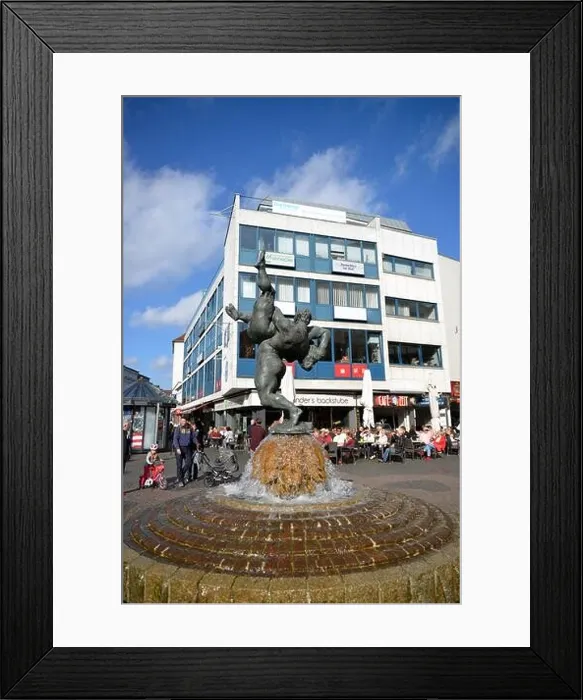 Framed Print : Ringerbrunnen, Schuhstrasse / Sack, Braunschweig, Niedersachsen, Deutschland Framed Print : Ringerbrunnen, Schuhstrasse / Sack, Braunschweig, Niedersachsen, Deutschland