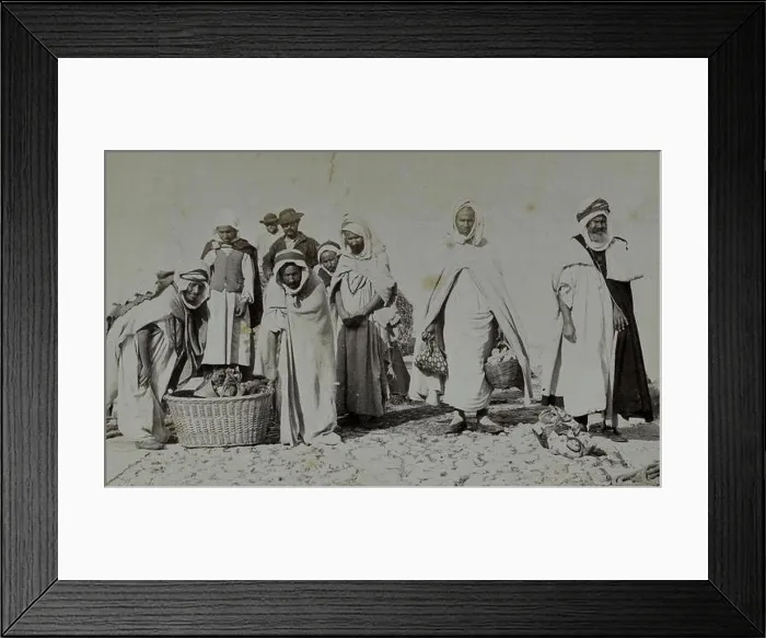 Framed Print : Prisioneros árabes en Santa Margarita Framed Print : Prisioneros árabes en Santa Margarita