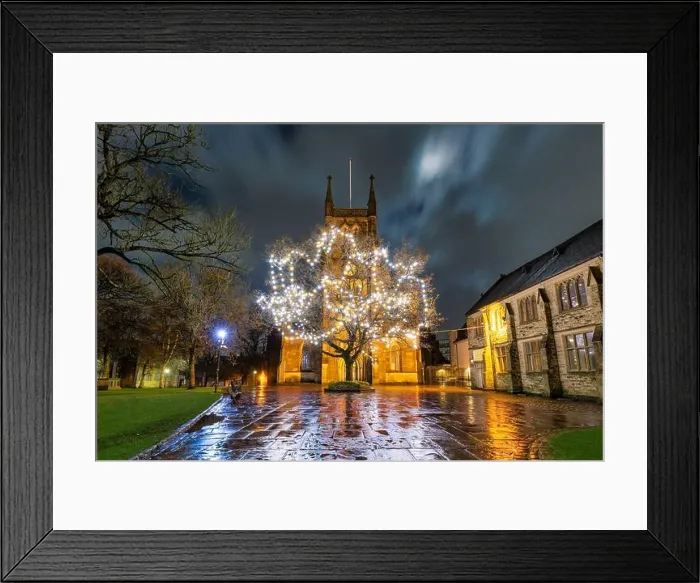Framed Print : Blackburn Cathedral on the Evening of Christmas Day Framed Print : Blackburn Cathedral on the Evening of Christmas Day