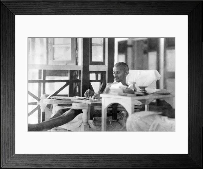 Framed Print : Mahatma Gandhi recovering at Juhu Beach, Bombay, Mumbai, Maharashtra, India, Asia, March 1924, old vintage 1900s picture Framed Print : Mahatma Gandhi recovering at Juhu Beach, Bombay, Mumbai, Maharashtra, India, Asia, March 1924, old vintage 1900s picture
