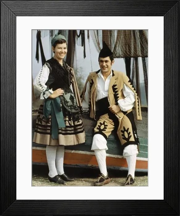 Framed Print : TRAJE REGIONAL ASTURIANO - PAREJA DE JOVENES EN DIA DE FIESTA Framed Print : TRAJE REGIONAL ASTURIANO - PAREJA DE JOVENES EN DIA DE FIESTA
