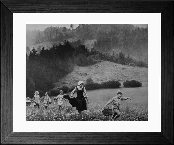 Framed Print : Julie Andrews and Children, on-set of the Film, The Sound of Music, 1965 Framed Print : Julie Andrews and Children, on-set of the Film, The Sound of Music, 1965