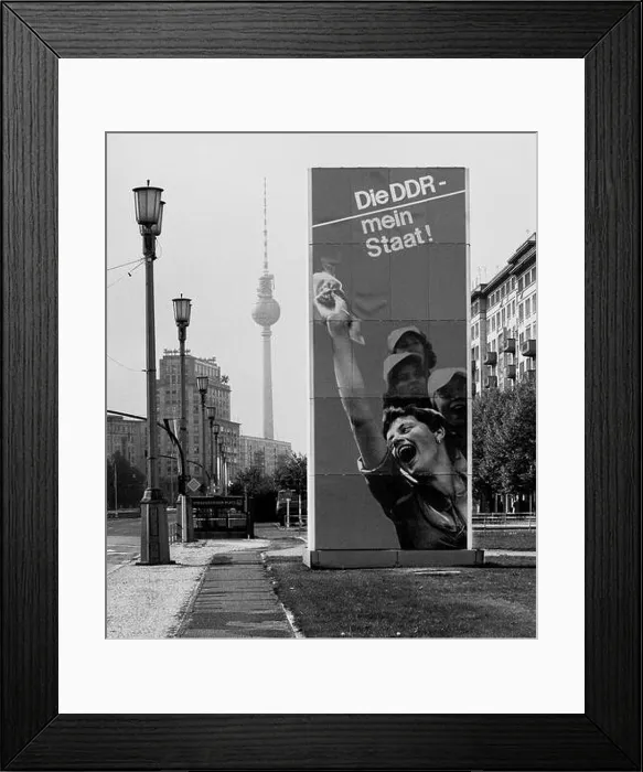 Framed Print : Berlin-Districts / GDR / 1979 The GDR turns 30. Everywhere in the city there are posters of happy people like here at Karl-Marx-Allee / Strausberger Framed Print : Berlin-Districts / GDR / 1979 The GDR turns 30. Everywhere in the city there are posters of happy people like here at Karl-Marx-Allee / Strausberger