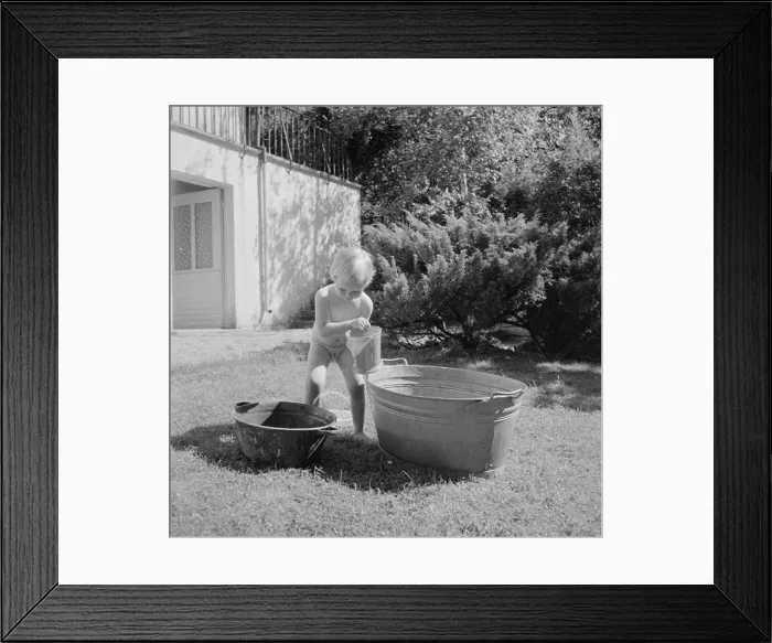 Framed Print : Water fun Girl playing with a pool of water in the garden of the Bachmann house Date: 1960 Location: Bad Mergentheim, Baden-Württemberg, Germany Framed Print : Water fun Girl playing with a pool of water in the garden of the Bachmann house Date: 1960 Location: Bad Mergentheim, Baden-Württemberg, Germany