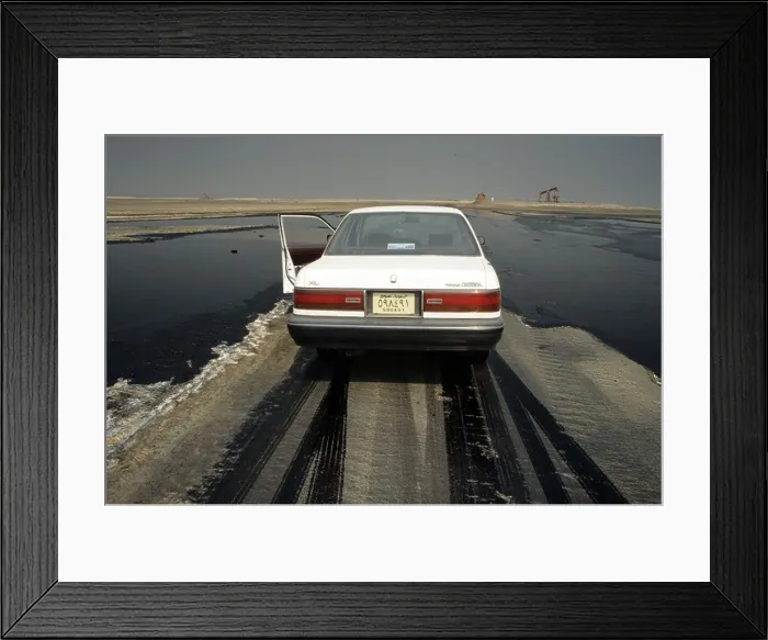 Framed Print : The aftermath of the 1991 Gulf War in Kuwait : oil lake in fire in the Al Wafra area Framed Print : The aftermath of the 1991 Gulf War in Kuwait : oil lake in fire in the Al Wafra area