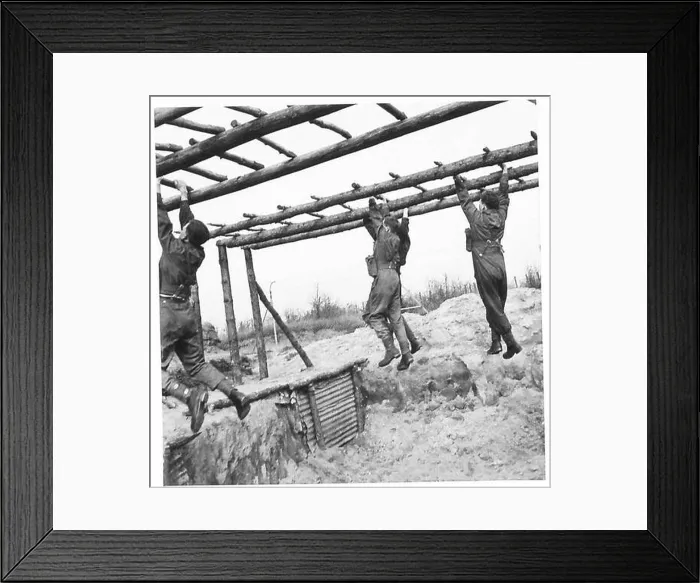 Framed Print : H.R.H. DUKE OF GLOUCESTER VISITS M.T. BATTALIONS IN NORTHERN COMMAND - Riflemen going over an obstacle course, British Army Framed Print : H.R.H. DUKE OF GLOUCESTER VISITS M.T. BATTALIONS IN NORTHERN COMMAND - Riflemen going over an obstacle course, British Army